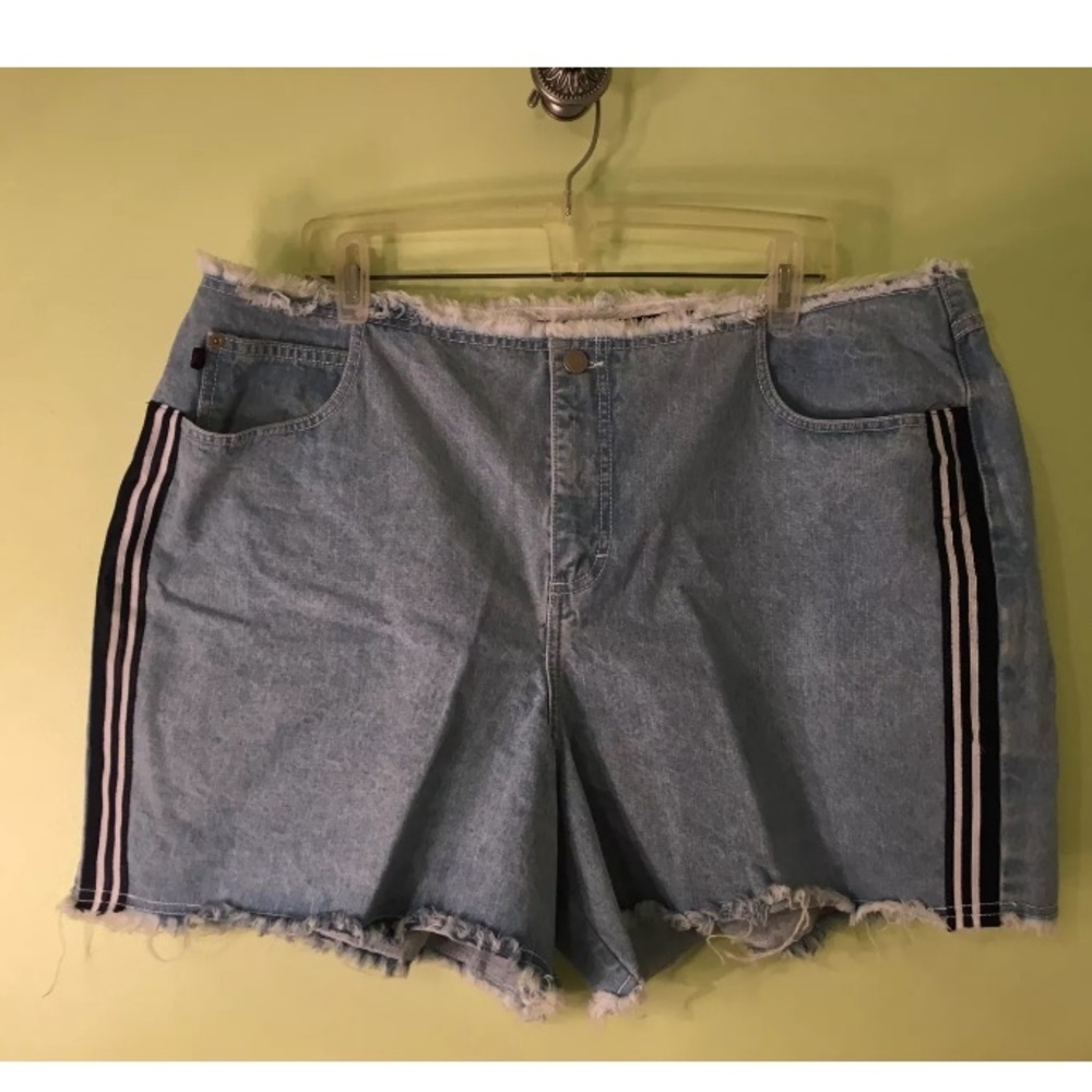 Pre-Loved Jalate 22 distressed jean shorts
